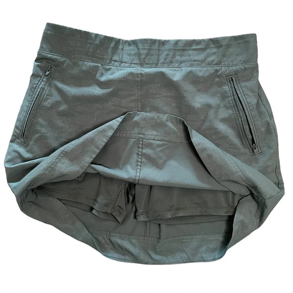 Orvis Skort Quick Dry Green Camo Size Medium Travel Pockets Outdoor Active - Picture 2 of 9
